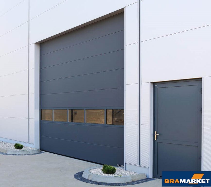 секционные ворота на склад - ангарные ворота подъемного типа